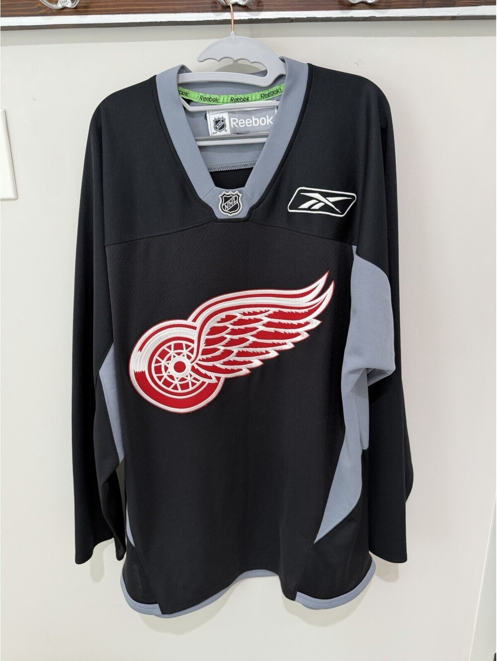 Vintage NHL Reebok Detroit Redwings training jersey